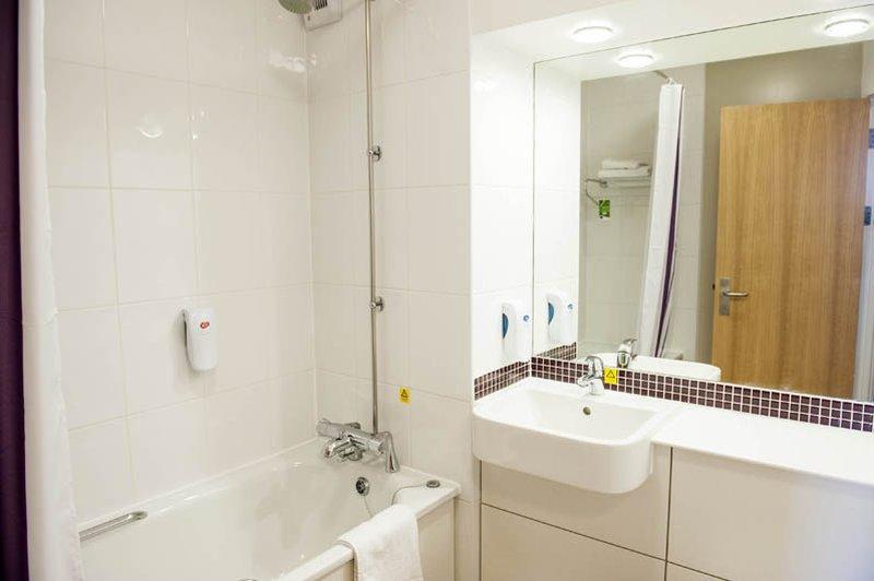 Premier Inn Bournemouth Westbourne Экстерьер фото